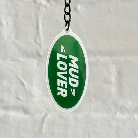 Funny “Mud Lover” acrylic keychain with green oval off-road inspired design, glossy finish and black chain, perfect gift for 4x4 and off-road enthusiasts.